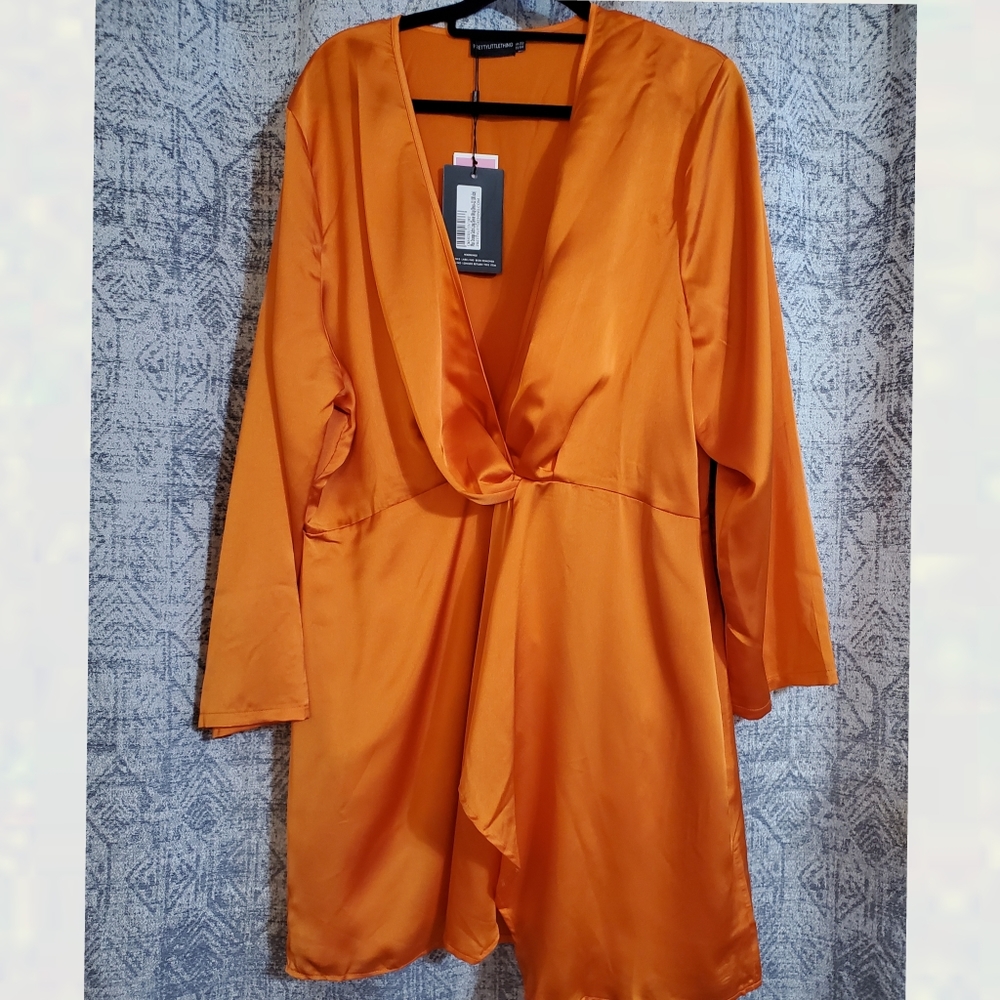 ***SOLD***PrettyLittleThing Dress | Size 1X - Picture 5 of 8